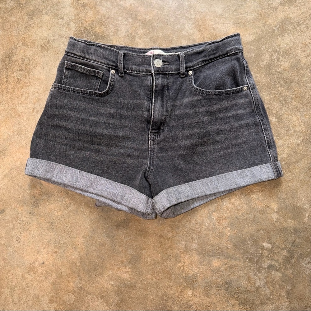 Levi’s - Women’s Black Denim Shorts High Rise Rolled Hem - Size 28 - Picture 1 of 9